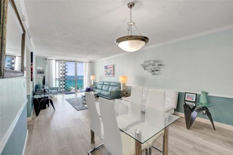 Condominio en venta en Hollywood, Florida, 1 dormitorio, 94.85 m2 № 1948275 - foto 9