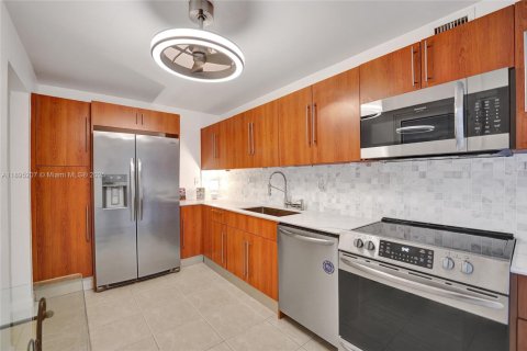 Condominio en venta en Hollywood, Florida, 1 dormitorio, 94.85 m2 № 1948275 - foto 16