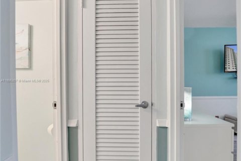 Condominio en venta en Hollywood, Florida, 1 dormitorio, 94.85 m2 № 1948275 - foto 21