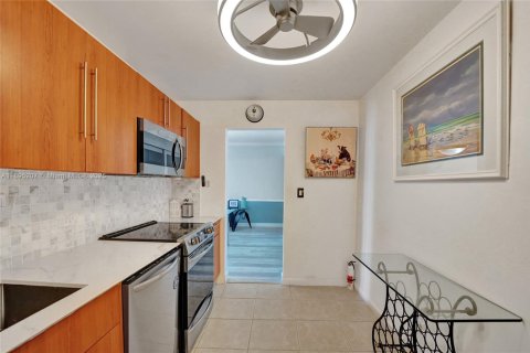 Condominio en venta en Hollywood, Florida, 1 dormitorio, 94.85 m2 № 1948275 - foto 20