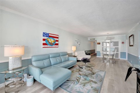 Condominio en venta en Hollywood, Florida, 1 dormitorio, 94.85 m2 № 1948275 - foto 13