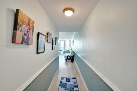 Condominio en venta en Hollywood, Florida, 1 dormitorio, 94.85 m2 № 1948275 - foto 6