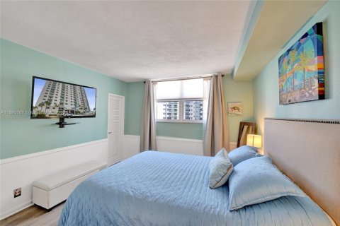 Condominio en venta en Hollywood, Florida, 1 dormitorio, 94.85 m2 № 1948275 - foto 22