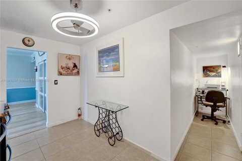 Condominio en venta en Hollywood, Florida, 1 dormitorio, 94.85 m2 № 1948275 - foto 19