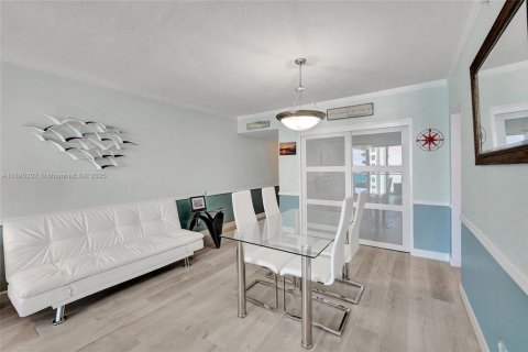 Condominio en venta en Hollywood, Florida, 1 dormitorio, 94.85 m2 № 1948275 - foto 10