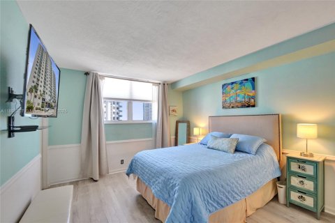 Condominio en venta en Hollywood, Florida, 1 dormitorio, 94.85 m2 № 1948275 - foto 23