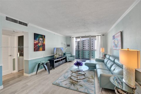Condominio en venta en Hollywood, Florida, 1 dormitorio, 94.85 m2 № 1948275 - foto 12