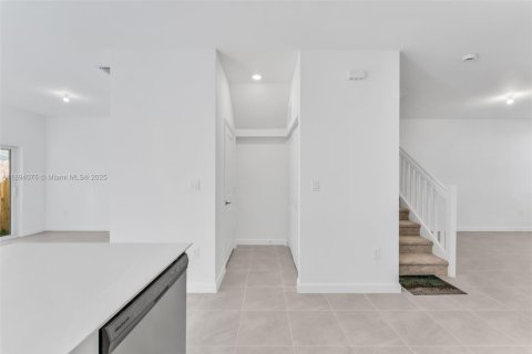 Снять в аренду таунхаус в Хомстед, Флорида 4 спальни, № 1946645 - фото 13