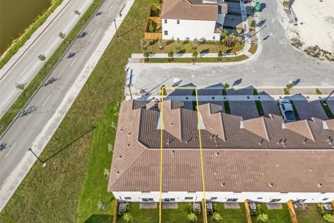 Снять в аренду таунхаус в Хомстед, Флорида 4 спальни, № 1946645 - фото 3