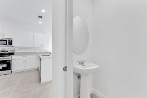 Снять в аренду таунхаус в Хомстед, Флорида 4 спальни, № 1946645 - фото 10