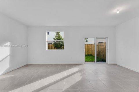 Снять в аренду таунхаус в Хомстед, Флорида 4 спальни, № 1946645 - фото 7