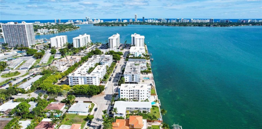 Appartement à North Bay Village, Floride 3 chambres, 120.77 m2 № 1984334