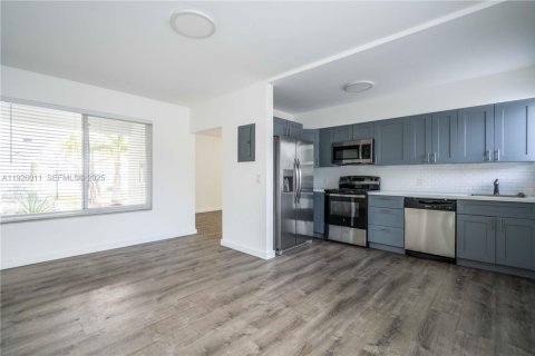 Appartement à louer à North Bay Village, Floride: 3 chambres, 120.77 m2 № 1984334 - photo 4