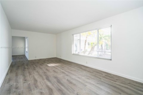 Appartement à louer à North Bay Village, Floride: 3 chambres, 120.77 m2 № 1984334 - photo 17