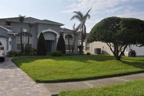 House in Wesley Chapel, Florida 3 bedrooms, 191.94 sq.m. № 2267205 - photo 2
