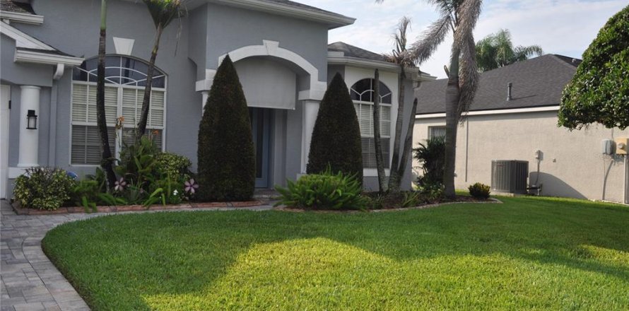 House in Wesley Chapel, Florida 3 bedrooms, 191.94 sq.m. № 2267205