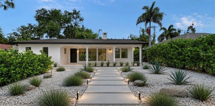 House in Sarasota, Florida 3 bedrooms, 167.22 sq.m. № 2134213