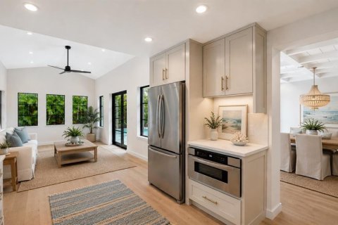 House in Sarasota, Florida 3 bedrooms, 167.22 sq.m. № 2134213 - photo 11