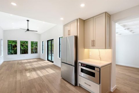 House in Sarasota, Florida 3 bedrooms, 167.22 sq.m. № 2134213 - photo 10