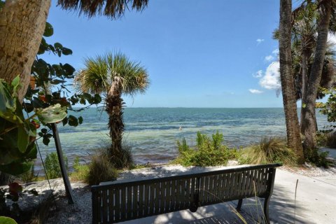 House in Sarasota, Florida 3 bedrooms, 167.22 sq.m. № 2134213 - photo 29