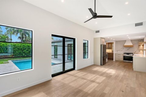 House in Sarasota, Florida 3 bedrooms, 167.22 sq.m. № 2134213 - photo 12
