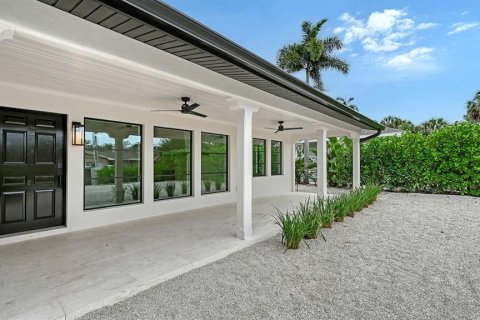 House in Sarasota, Florida 3 bedrooms, 167.22 sq.m. № 2134213 - photo 2