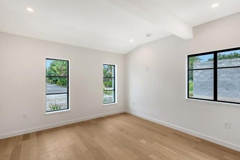 House in Sarasota, Florida 3 bedrooms, 167.22 sq.m. № 2134213 - photo 18