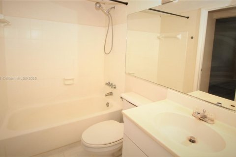 Снять в аренду кондоминиум в Норт-Майами, Флорида 1 спальня, 65.96м2, № 1975140 - фото 7