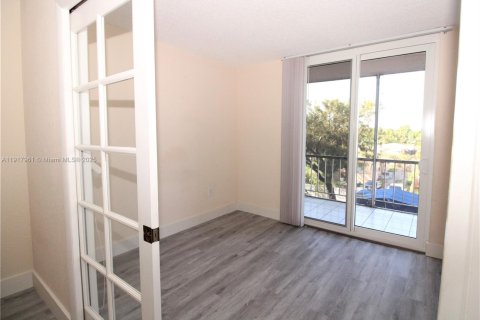 Снять в аренду кондоминиум в Норт-Майами, Флорида 1 спальня, 65.96м2, № 1975140 - фото 4