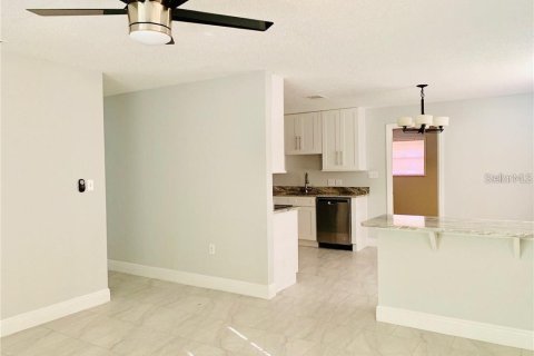 Villa ou maison à louer à Babson Park, Floride: 5 chambres, 103.86 m2 № 2213603 - photo 8