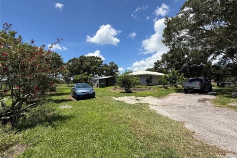 House in Okeechobee, Florida 3 bedrooms, 111.48 sq.m. № 2296342 - photo 10