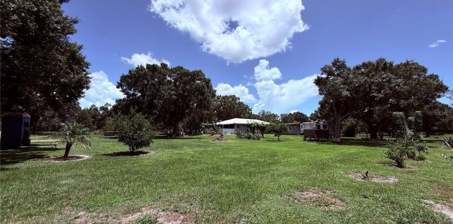 House in Okeechobee, Florida 3 bedrooms, 111.48 sq.m. № 2296342