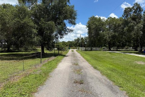 House in Okeechobee, Florida 3 bedrooms, 111.48 sq.m. № 2296342 - photo 5