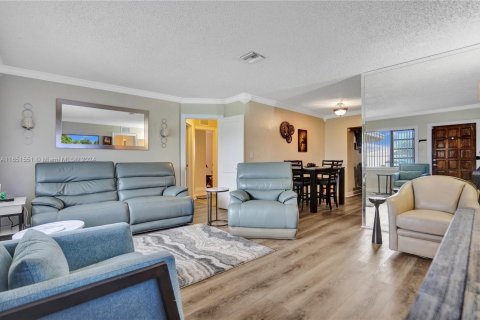 Casa en venta en Miami Gardens, Florida, 3 dormitorios, 116.13 m2 № 1867310 - foto 5