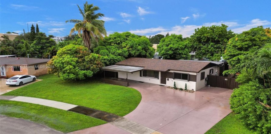 Casa en Miami Gardens, Florida 3 dormitorios, 116.13 m2 № 1867310