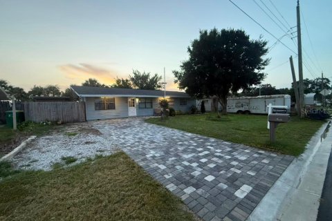 Villa ou maison à Cocoa, Floride 4 chambres, 97.08 m2 № 2290976