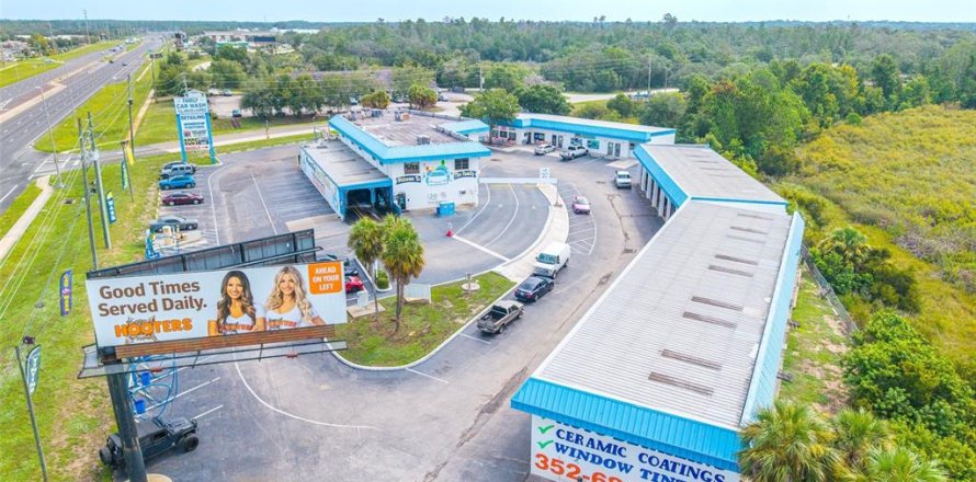 Immobilier commercial à Spring Hill, Floride 2064.01 m2 № 2227117