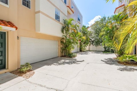 Adosado en venta en Tampa, Florida, 2 dormitorios, 135.82 m2 № 1847090 - foto 2