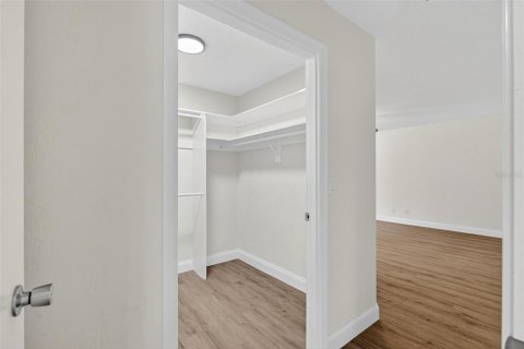 Купить виллу или дом в Ормонд-Бич, Флорида 8 комнат, 170.2м2, № 1913354 - фото 16