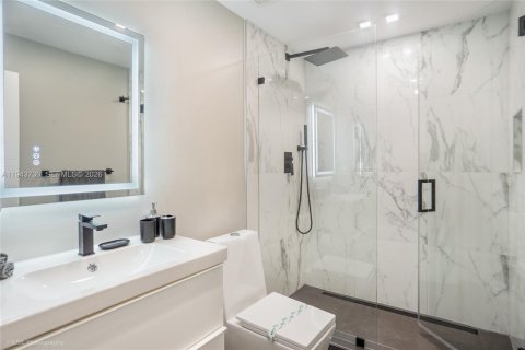 Villa ou maison à louer à Miami, Floride: 5 chambres, 161.65 m2 № 2000573 - photo 13