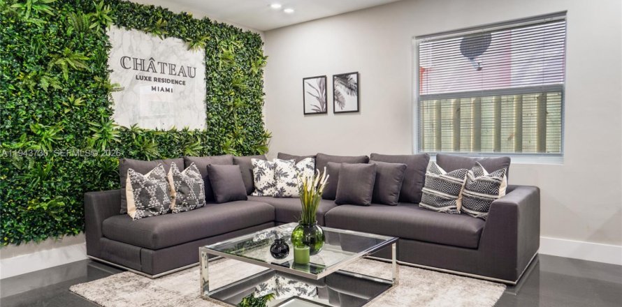Villa ou maison à Miami, Floride 5 chambres, 161.65 m2 № 2000573