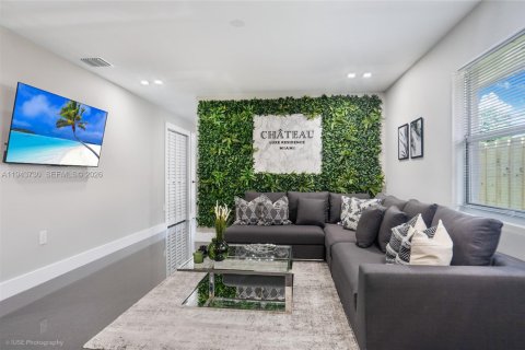 Villa ou maison à louer à Miami, Floride: 5 chambres, 161.65 m2 № 2000573 - photo 21