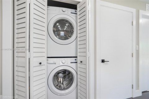 Villa ou maison à louer à Miami, Floride: 5 chambres, 161.65 m2 № 2000573 - photo 22