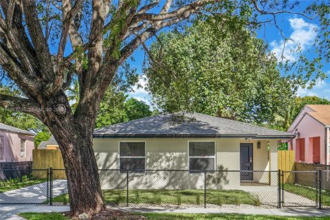 Villa ou maison à louer à Miami, Floride: 5 chambres, 161.65 m2 № 2000573 - photo 4