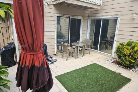 Townhouse in North Lauderdale, Florida 3 bedrooms, 124.12 sq.m. № 1711428 - photo 14