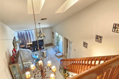 Townhouse in North Lauderdale, Florida 3 bedrooms, 124.12 sq.m. № 1711428 - photo 2