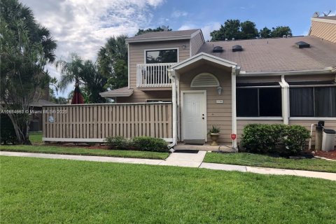 Townhouse in North Lauderdale, Florida 3 bedrooms, 124.12 sq.m. № 1711428 - photo 1