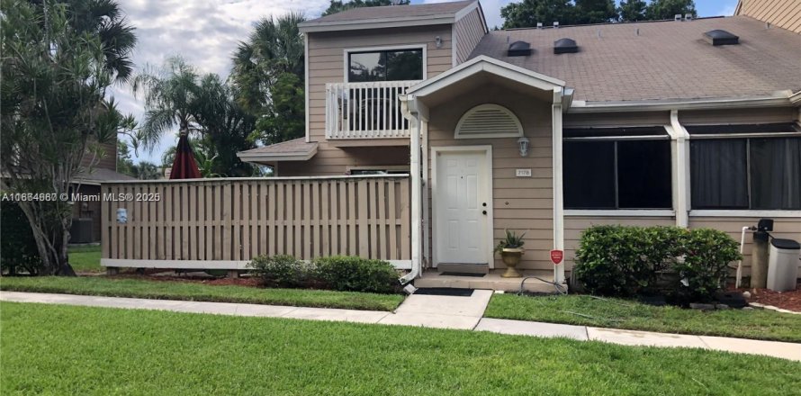 Townhouse in North Lauderdale, Florida 3 bedrooms, 124.12 sq.m. № 1711428