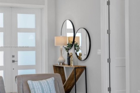 House in Cape Coral, Florida 4 bedrooms, 317.91 sq.m. № 1961803 - photo 2