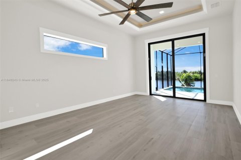 House in Cape Coral, Florida 4 bedrooms, 317.91 sq.m. № 1961803 - photo 14